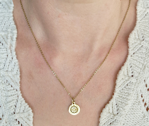 Naszyjnik z medalikiem dwustronnym Święty Benedykt, krzyż benedyktyński kolor srebrny 1810