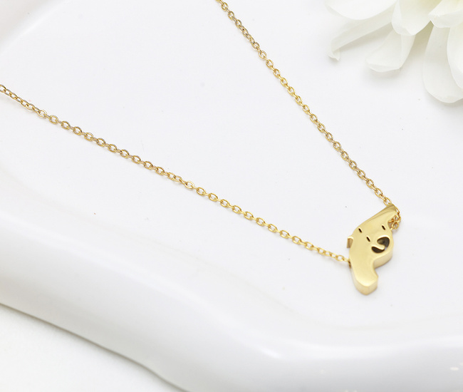 Naszyjnik pistolet, rewolwer z grawerem stal złocona 1878/8