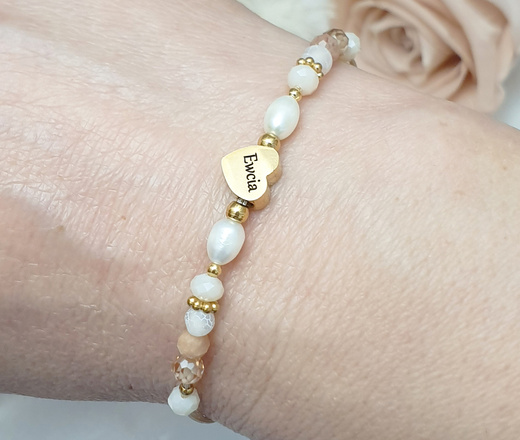 1674 bransoletka z perełkami i sercem grawerowana