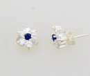 480/106  kolczyki srebrne kwiatki z granatową cyrkonia 