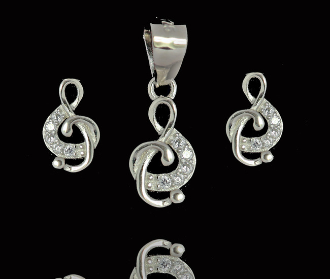 114/ 1 Komplet wykonany z rodowanego srebra 925 klucz wiolinowy z cyrkoniami