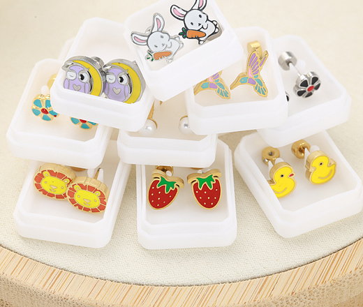 kolczyki dla dziewczynki niebieskie kwiatuszki z emalią 1777/4