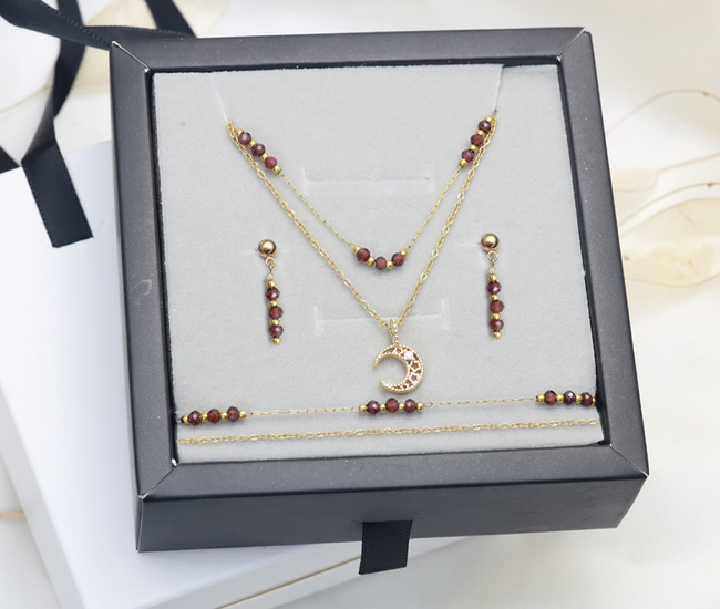 Elegancki burgundowy komplet złocony z granatem , księżyc 1875/15