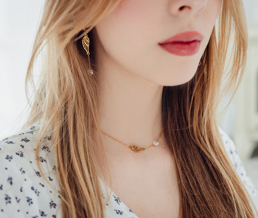 1693 kolczyki pozłacane skrzydło z cyrkonią