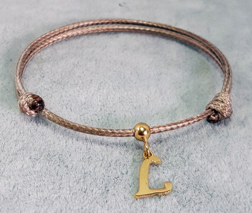 1039 BRANSOLETKA inicjał literka alfabet złota na sznureczku