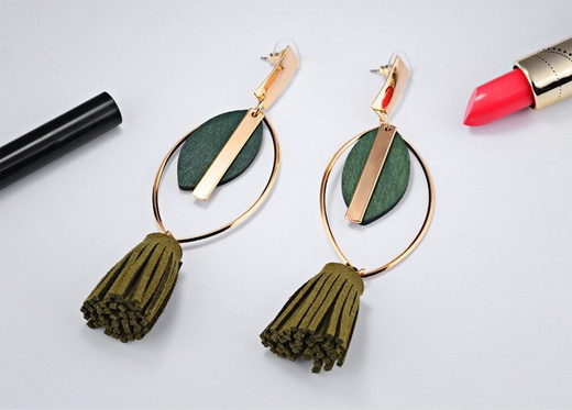 Kol 599/757 KOLCZYKI khaki, wiszące z frędzlami, drewniany element