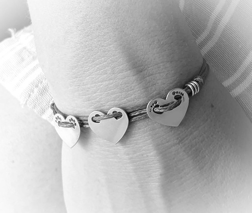 1180 bransoletka grawerowana srebro 925 na sznurku trzy serca