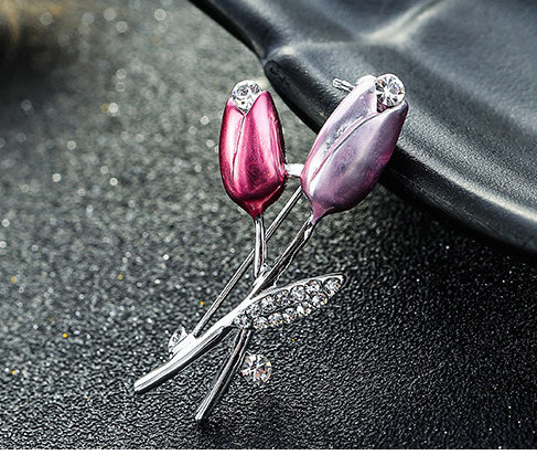 Br 599/1037 BROSZKA białe złoto cyrkonie kwiaty wrzosowe