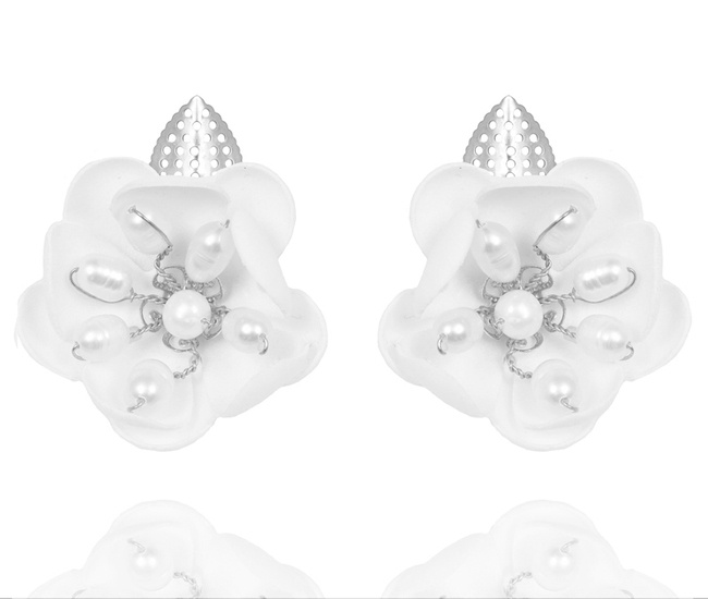 1666 kolczyki perły z kwiatami krótkie