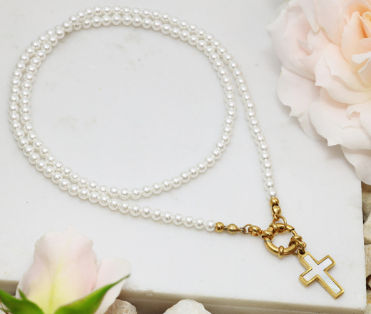 naszyjnik z krzyżem z masy perłowej i perłami 1830