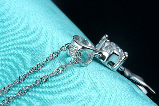 1064/2 wisiorek srebrny aniołek rodowany