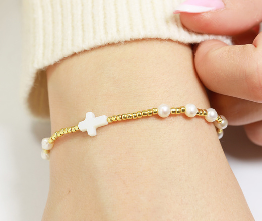 1571/20 bransoletka różaniec złota z krzyżem i perłami naturalnymi