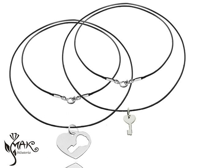 Nk908 NASZYJNIKI Z GRAWEREM  DLA PARY KOMPLET serce kluczyk