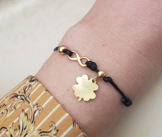 1027 BRANSOLETKA Z GRAWEREM złota na sznureczku infinity z koniczynka