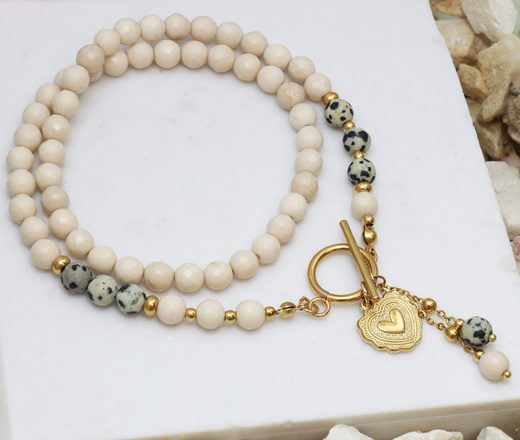 naszyjnik pozłacany z jaspisem dalmatyńskim i sercem z grawerem 1825