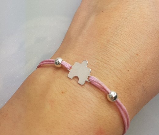 1025 BRANSOLETKA Z GRAWEREM srebrna puzzel na sznurku regulowany