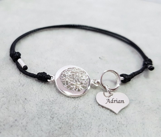 1076 BRANSOLETKA GRAWEROWANA na sznureczku ażurowe kwiaty serce