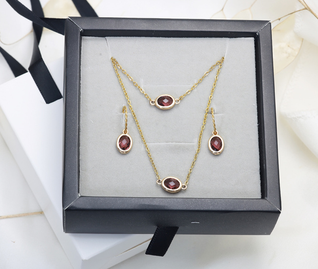 Elegancki z bordowy z kryształem klasyczny 1875/14