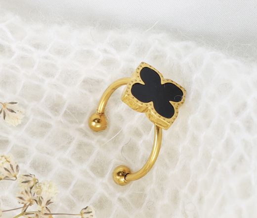 Pierscionek z czarna koniczynką 1774