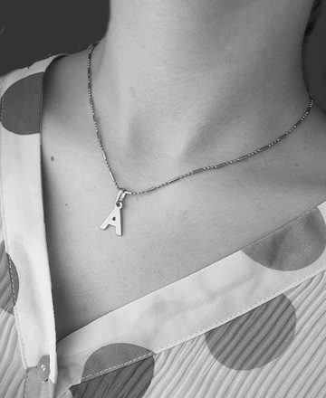 1132 naszyjnik literka, alfabet, dowolny inicjał srebrny