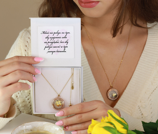 1587 naszyjnik złoty z grawerem stal szlachetna puzderko z puzzlem i cyrkoniami