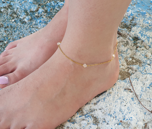 1646/6 bransoletka stalowa pozłacana na stopę z kryształkami