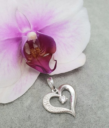 480/339 wisiorek srebrny 925, serduszko z cyrkoniami