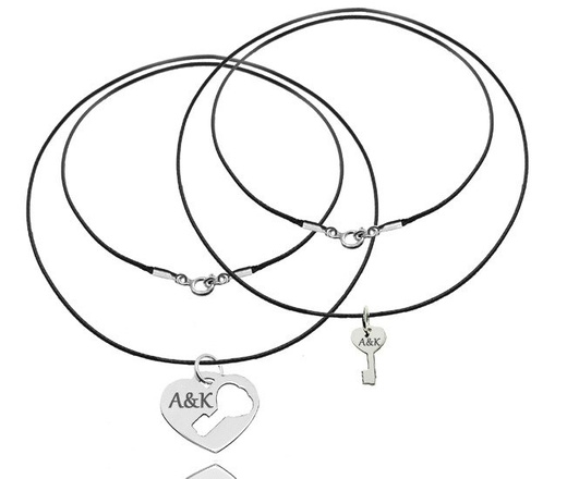 Nk908 NASZYJNIKI Z GRAWEREM DLA PARY KOMPLET serce kluczyk