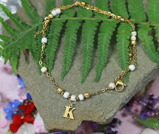 1326/20 naszyjnik pozłacany z kuleczkami, koraliki z literką