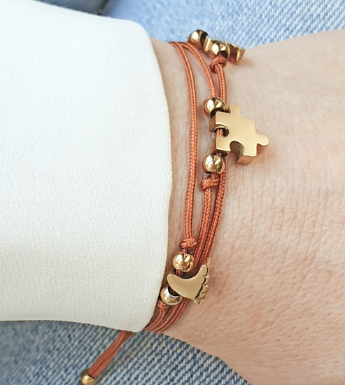 1349 BRANSOLETKA Z GRAWEREM stalowa na sznureczku