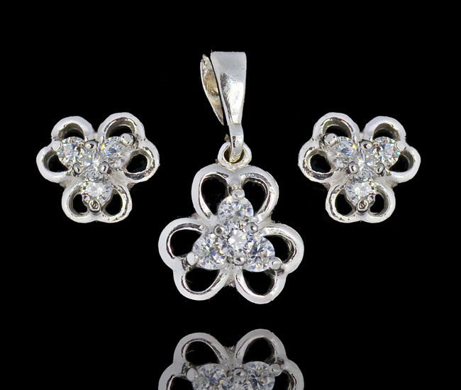 480/458 Komplet wykonany ze srebra 925 koniczynki