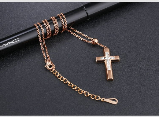 Nk 599/728 NASZYJNIK ze stali krzyż cyrkonie różowe złoto