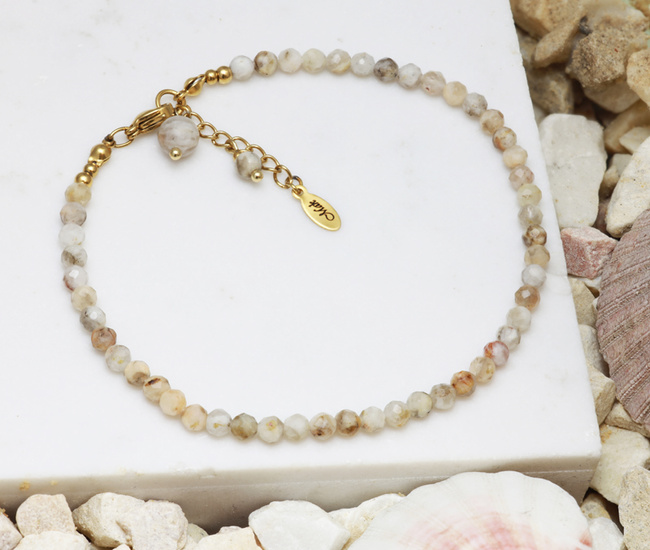 beżowa bransoletka pozłacana na stopę z kamieniami naturalnymi 1827/1