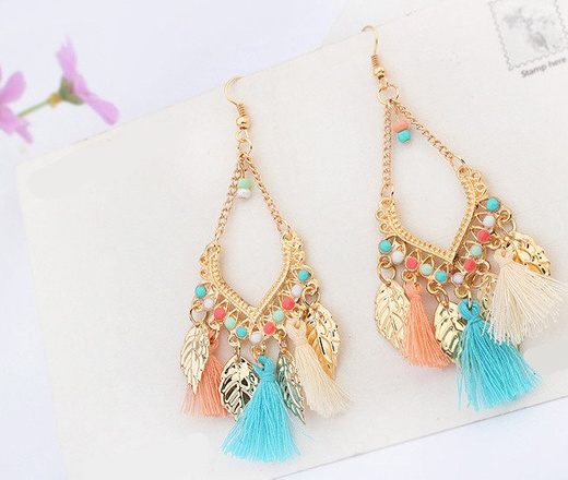 Kol 599/717 KOLCZYKI złote, biało-różowo-błękitne frędzle, chwosty