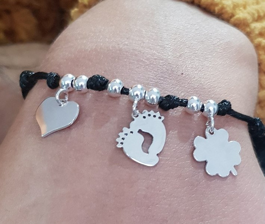 1002M BRANSOLETKA Z GRAWEREM srebrna na sznurku serce, miś, stópki