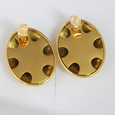 1726/1 masywne kolczyki złocone w kształcie młotkowanego owalu