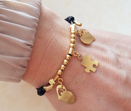 1057 BRANSOLETKA Z GRAWEREM złota na sznureczku trzy zawieszki