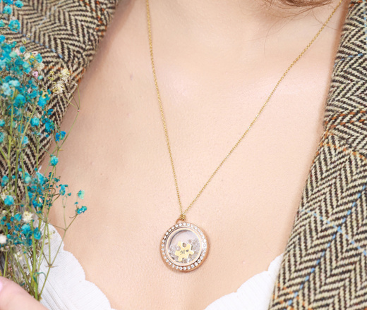 1587 naszyjnik złoty z grawerem stal szlachetna puzderko z puzzlem i cyrkoniami