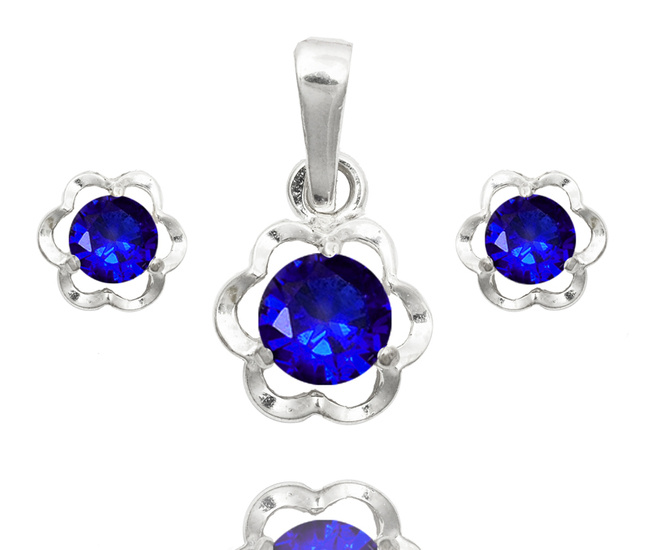 480/154  Komplet srebrny 925,  kwiatki z chabrową cyrkonią , kolczyki, wisiorek .