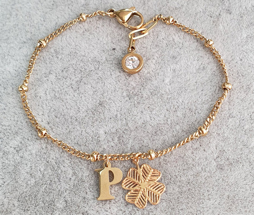 1232/21 bransoletka złota stalowa z inicjałem i koniczynką