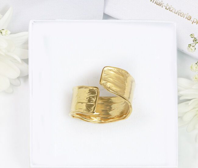 1726/17 regulowany złocony pierścionek z fakturą