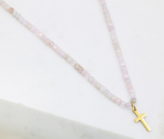 Naszyjnik z krzyżem i kamieniami naturalnymi (kunzyt) 1799/11