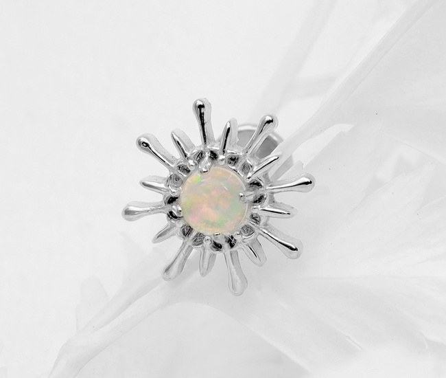 Tytanowy kolczyk do piercingu słoneczko z opalem 1776/1