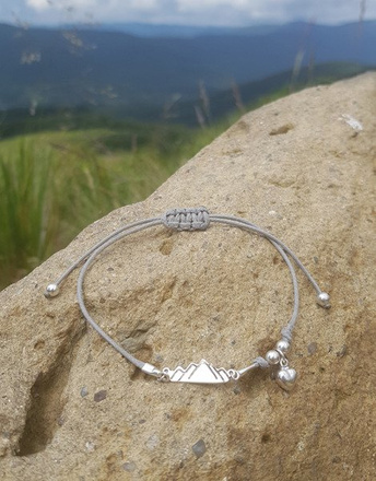 BR942 BRANSOLETKA z grawerem na sznureczku, górskie szczyty, góry.