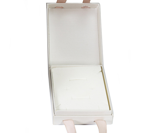 Pudełko /torebka kremowo różowe z logo