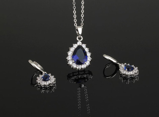 KPL 599/580 komplet kolczyki i wisiorek z szafirowymi łezkami plus łańcuszek, srebrny