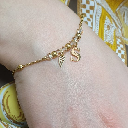 1232/10 bransoletka złota stalowa z inicjałem literką oraz skrzydełkiem