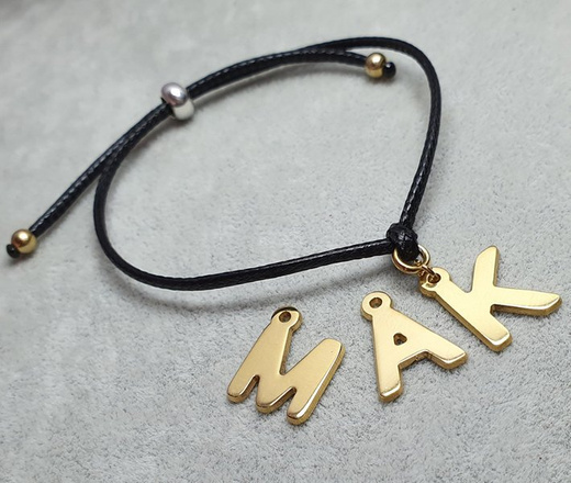 1116 bransoletka z dowolną literką, złota na sznureczku s. 925