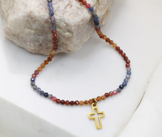 Naszyjnik z krzyżem i kamieniami naturalnymi (rubinowy szafir) 1799/6