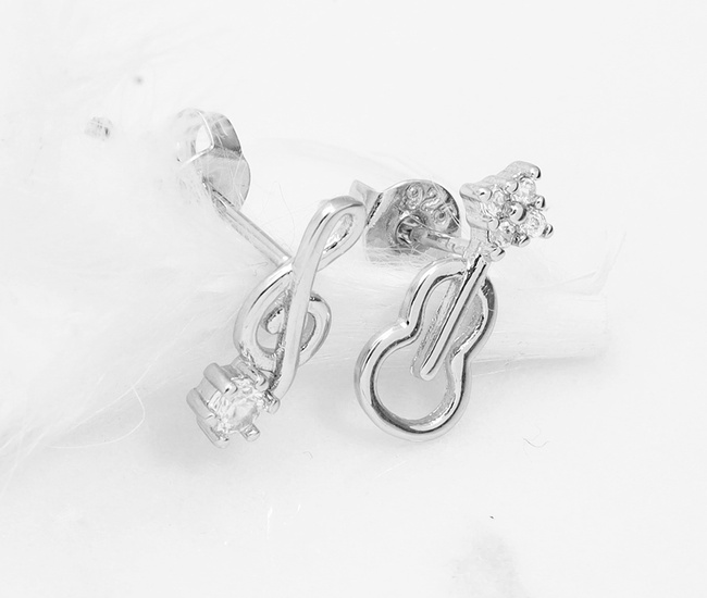 1861/3 kolczyki wkrętki z skrzypcami i kluczem wiolinowym wysadzane cyrkoniami, srebro 925